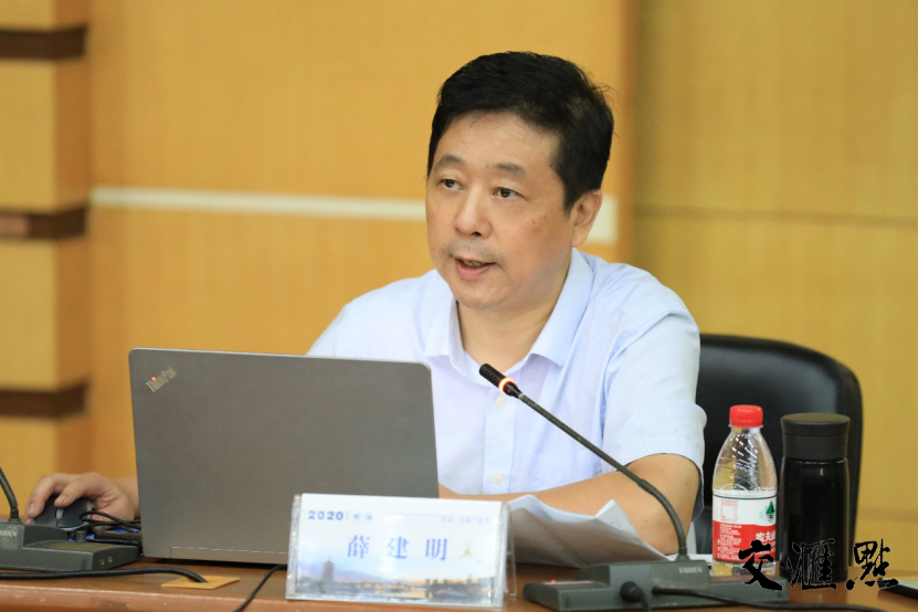 薛建明作题为“中国抗疫成效与道路自信”的专题报告 薛建明作题为“中国抗疫成效与道路自信”的专题报告